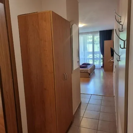 Prestige Apartment, Apartment *
