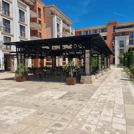 Prestige Apartment, Apartment *